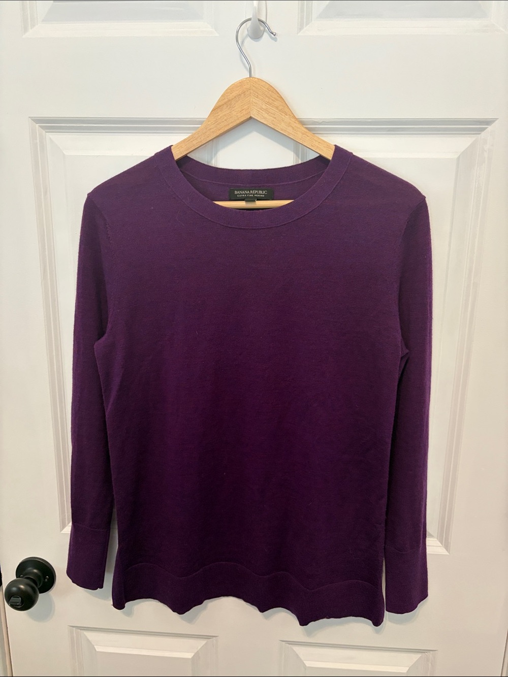 Banana Republic Women's Crewneck Sweater - Deep Plum 100 % Merino Wool
